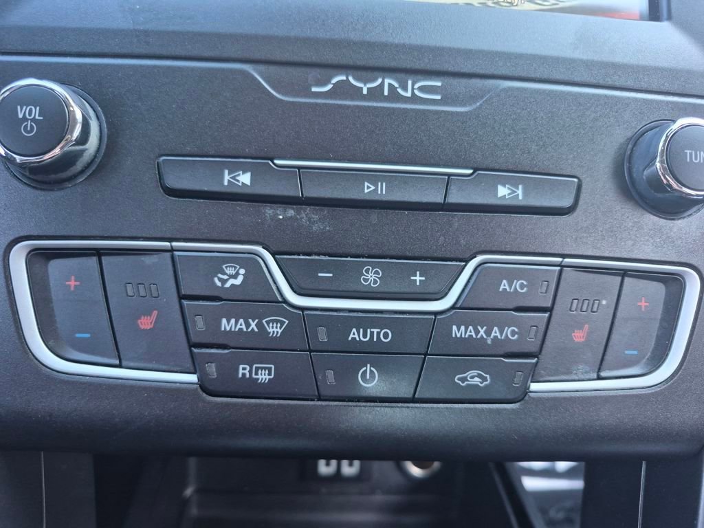 Used 2020 Ford Fusion SE image 16