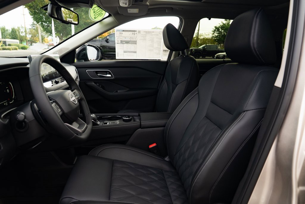 New 2026 Nissan Rogue Platinum image 18