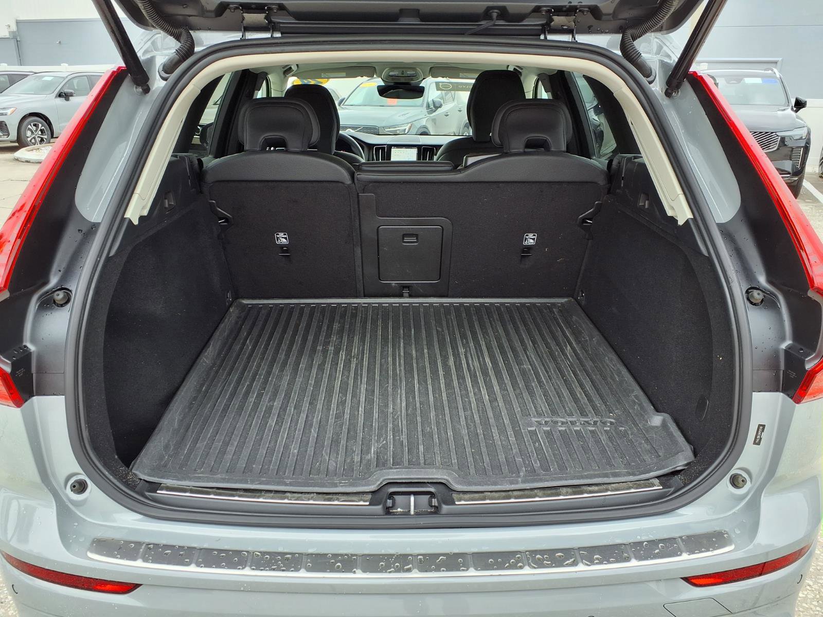 Certified 2024 Volvo XC60 B5 Plus w/ Climate Package image 18