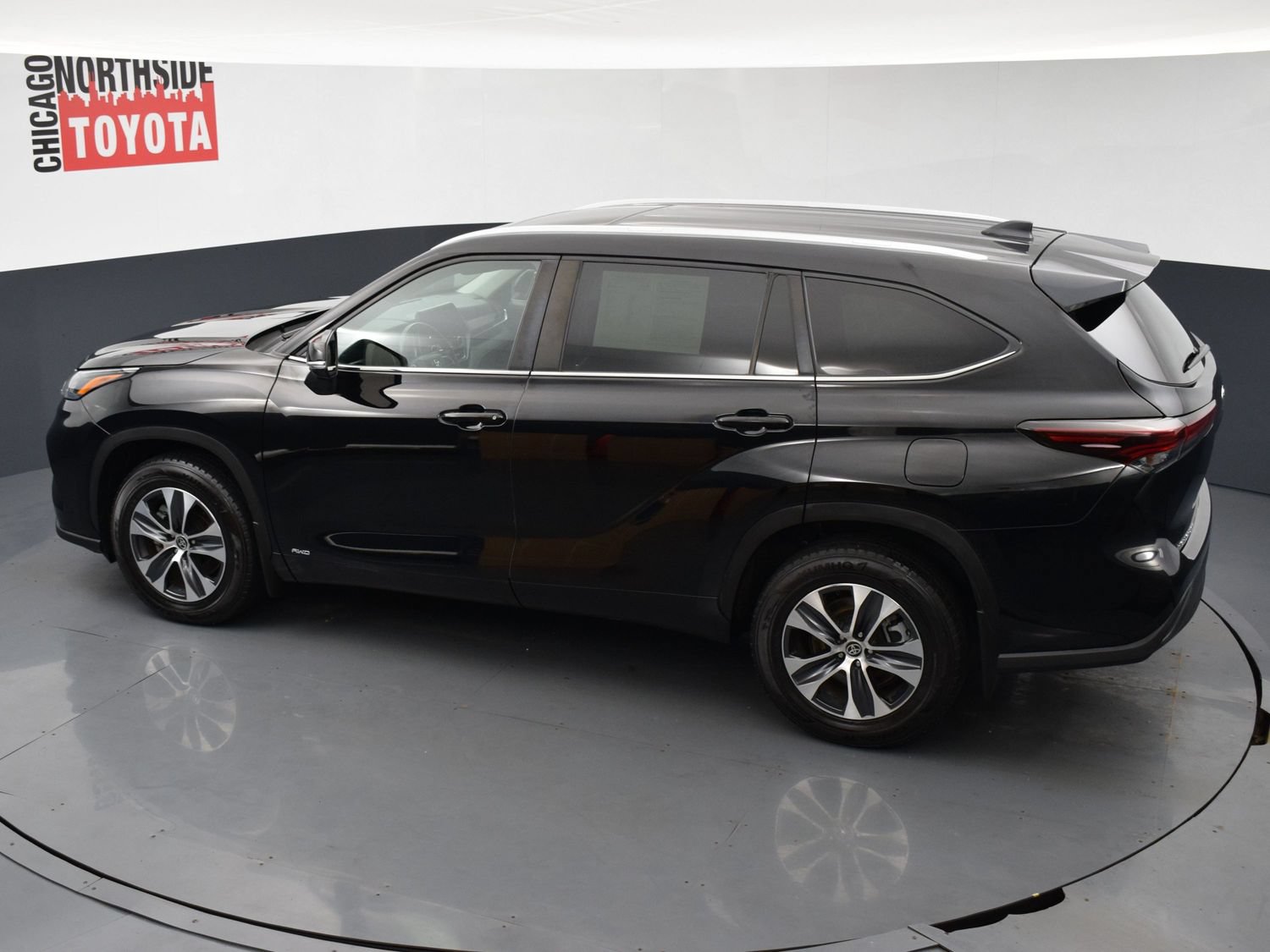 Used 2024 Toyota Highlander XLE AWD/4WD image 23
