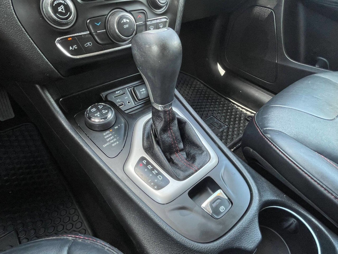 Used 2014 Jeep Cherokee Trailhawk w/ Leather Interior Group image 18