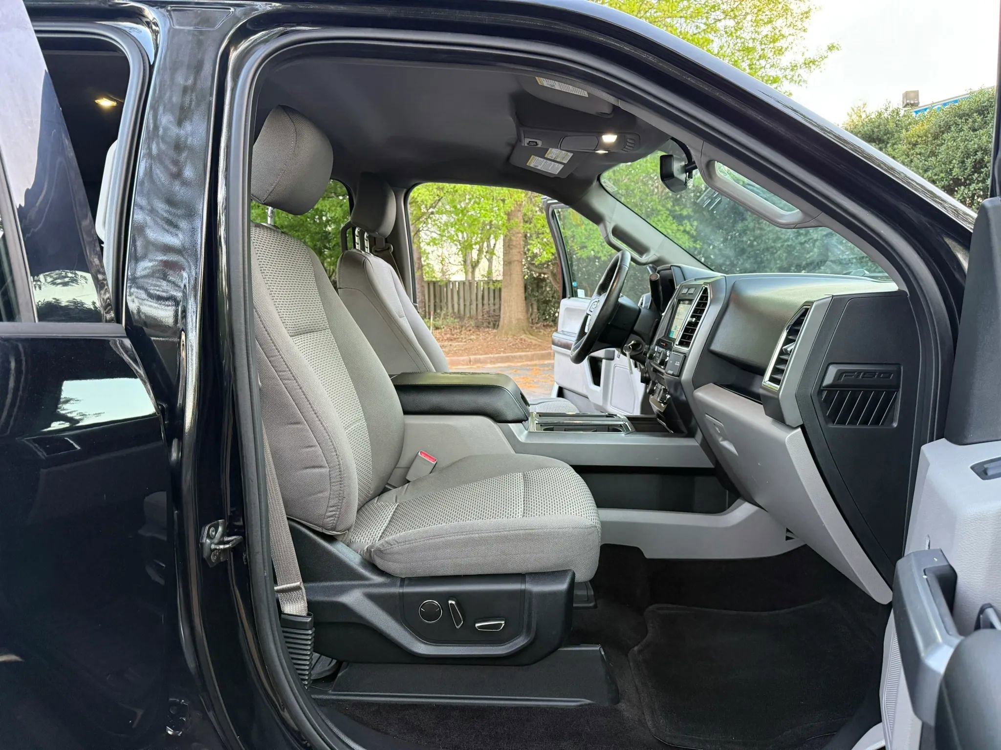 Used 2016 Ford F150 XLT w/ Equipment Group 302A Luxury image 18