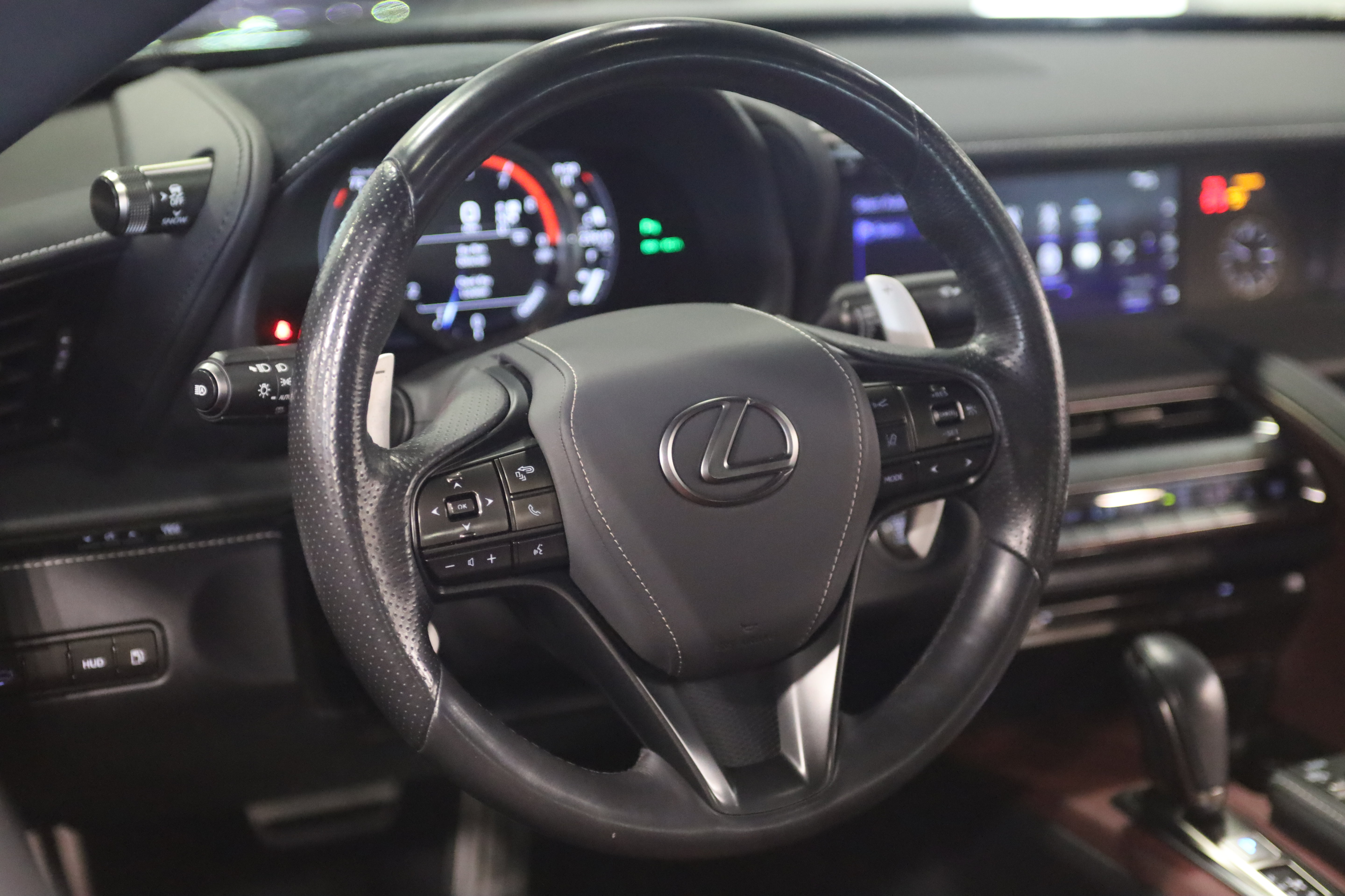 Used 2018 Lexus LC 500 Coupe w/ Sport Package RWD image 27