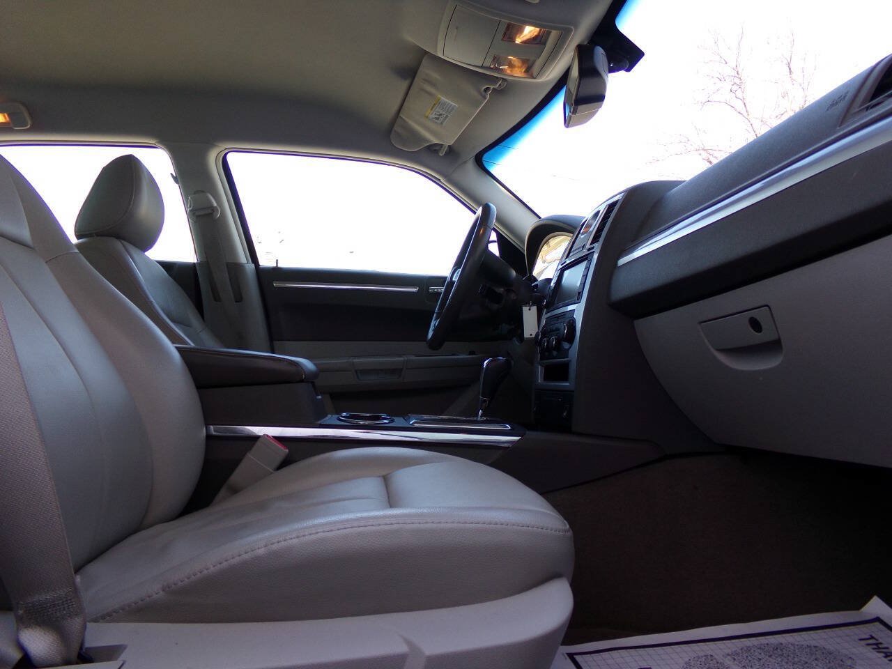 Used 2010 Chrysler 300 Touring RWD image 24