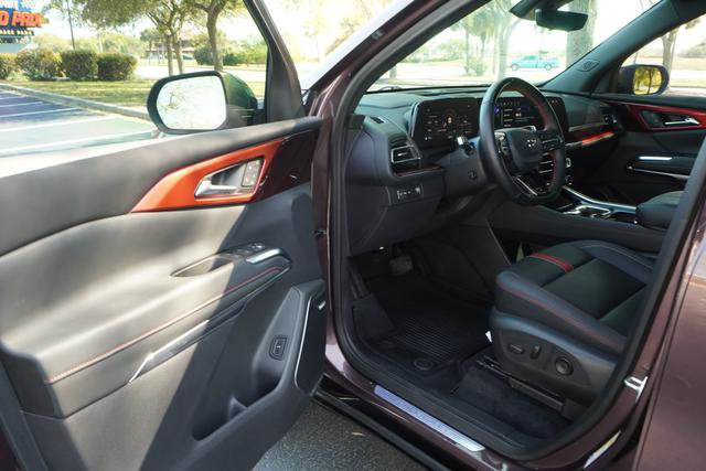 Used 2024 Chevrolet Traverse RS image 11