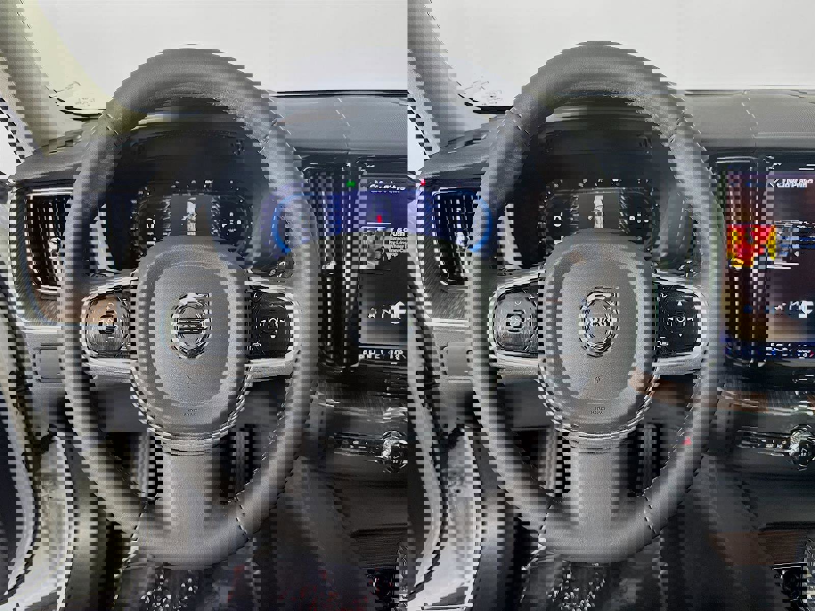 Used 2023 Volvo XC60 B5 Plus w/ Climate Package image 13