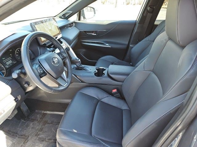 Used 2024 Toyota Venza XLE image 19
