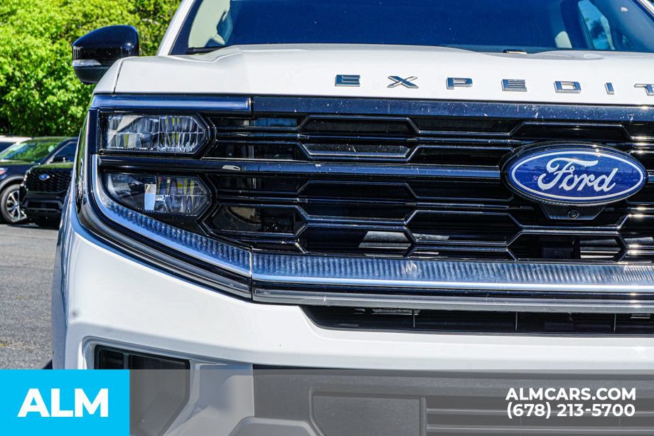 Used 2025 Ford Expedition Platinum AWD/4WD image 12