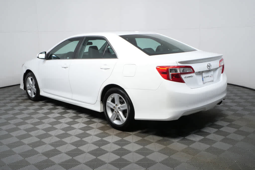 Used 2014 Toyota Camry SE w/ Leather Package image 24