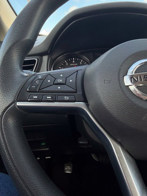 Used 2017 Nissan Rogue Sport SV FWD image 32