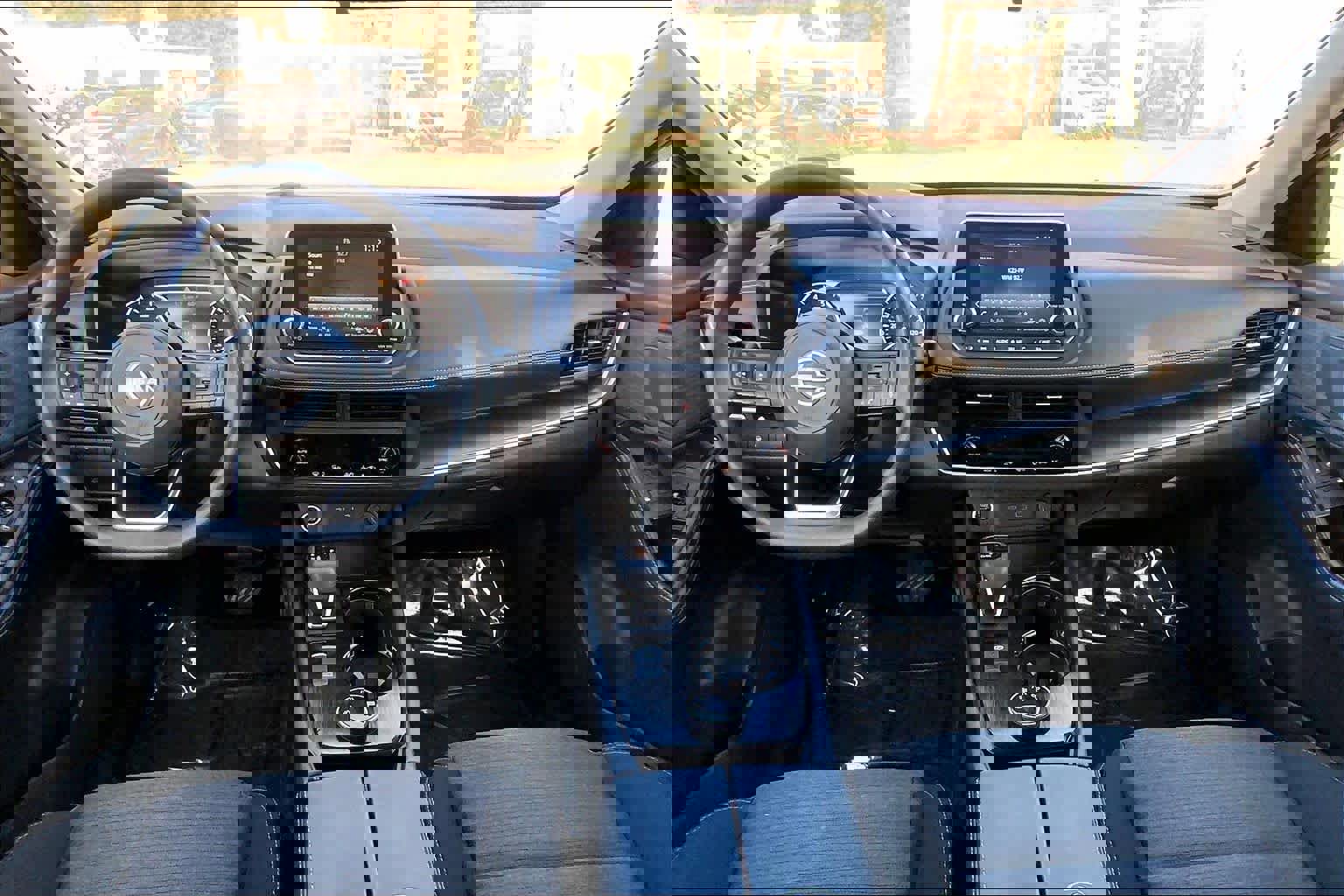 Used 2023 Nissan Rogue SV image 15