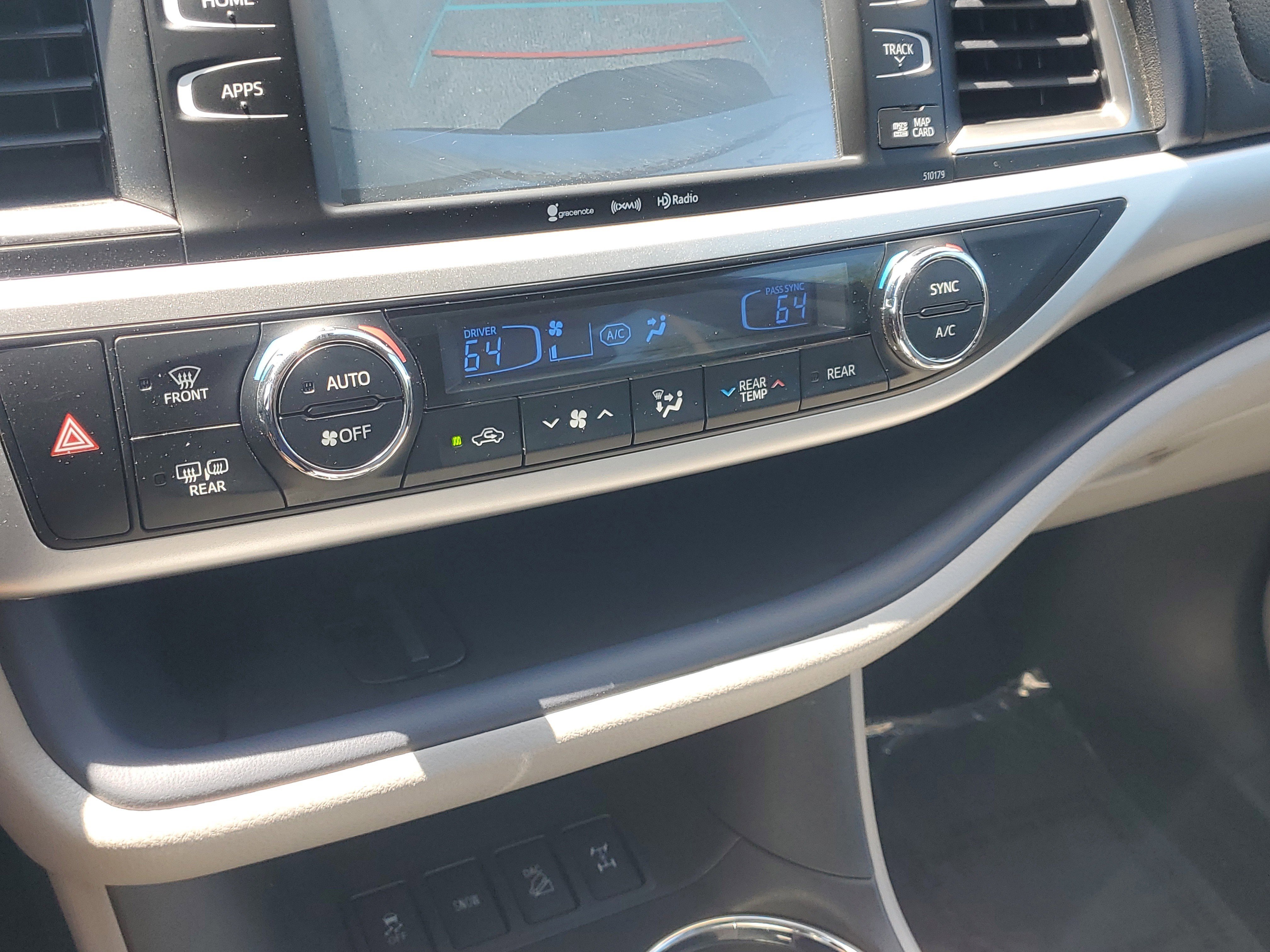 Certified 2018 Toyota Highlander XLE AWD/4WD image 28