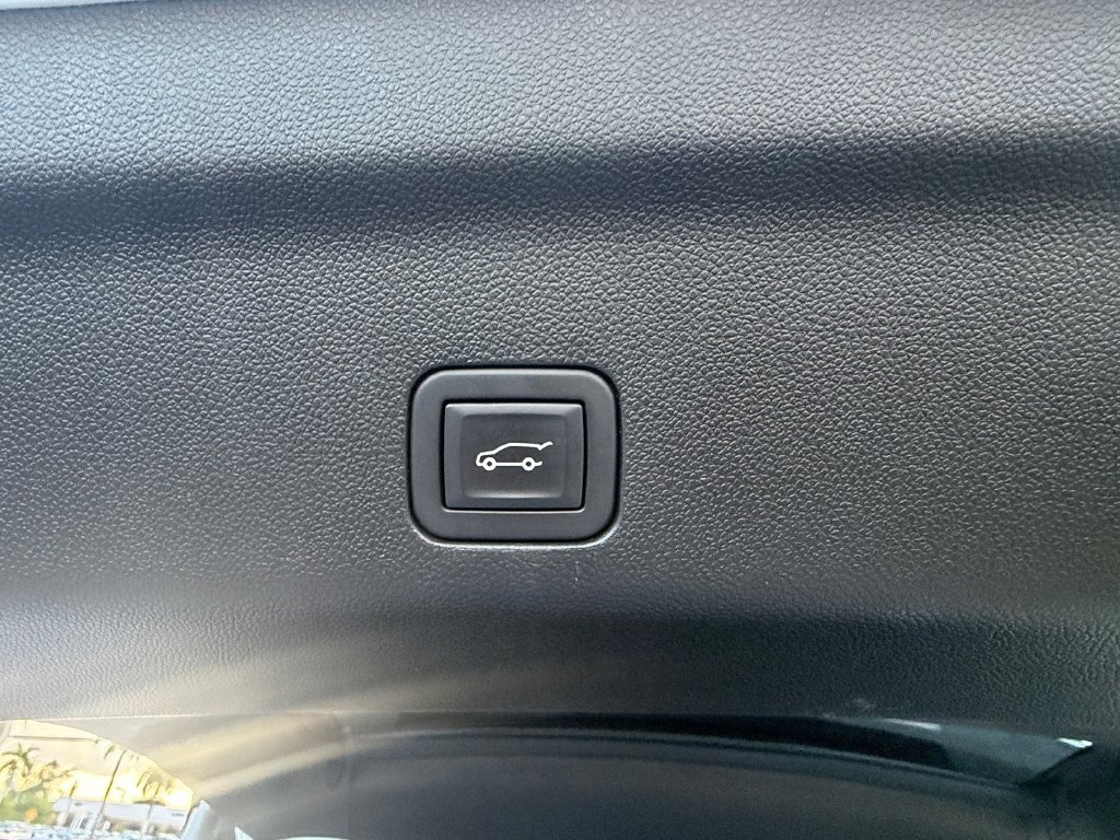 Used 2023 GMC Yukon Denali AWD/4WD image 16