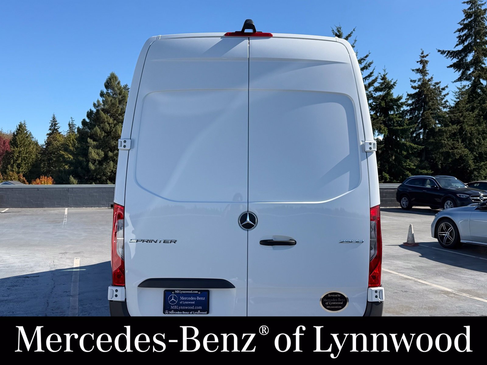 Used 2025 Mercedes-Benz Sprinter 2500 image 7