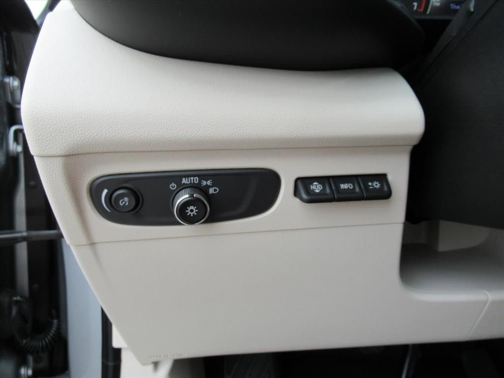 Used 2023 Buick Envision Avenir image 19
