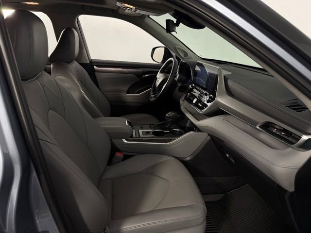 Used 2021 Toyota Highlander Platinum image 16