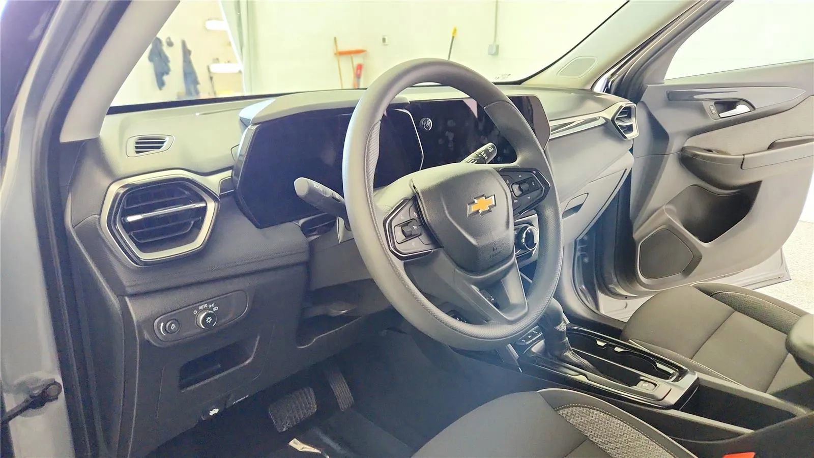 Used 2026 Chevrolet TrailBlazer LT FWD image 22