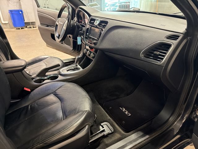 Used 2012 Chrysler 200 Limited FWD image 17