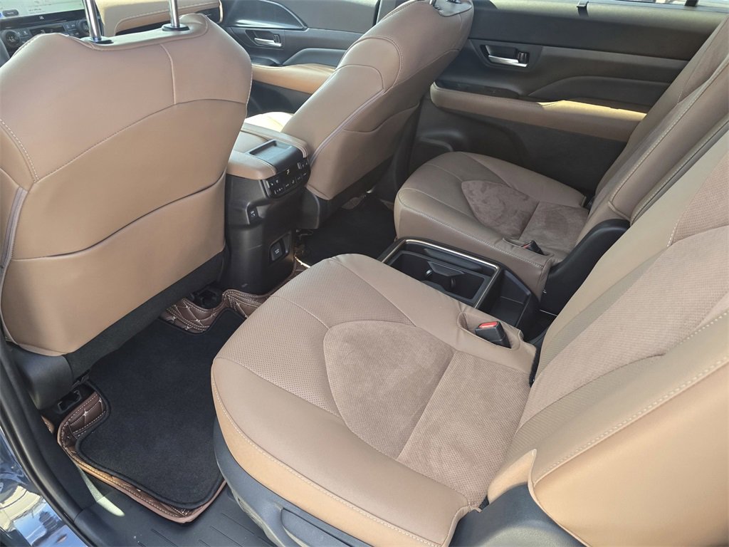 Used 2025 Toyota Grand Highlander AWD Hybrid image 13