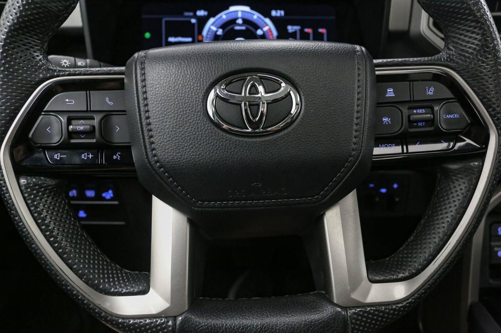 Used 2024 Toyota Tundra Limited AWD/4WD image 31