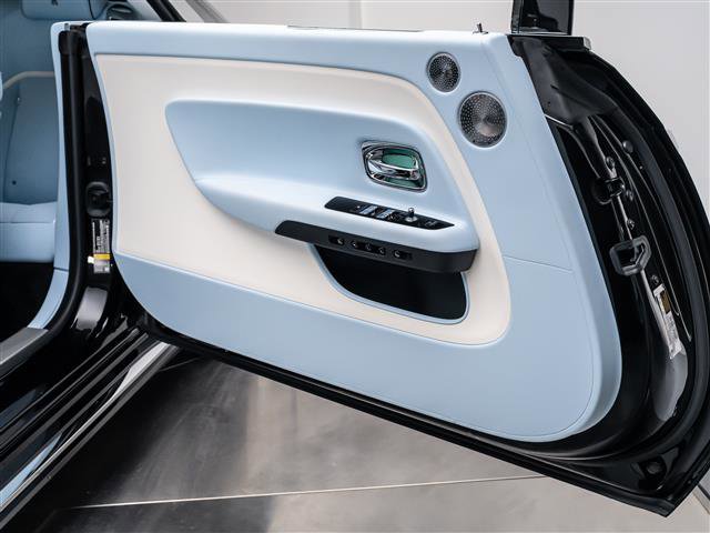 Used 2025 Rolls-Royce Spectre w/ Spectre Enhancement Package image 28