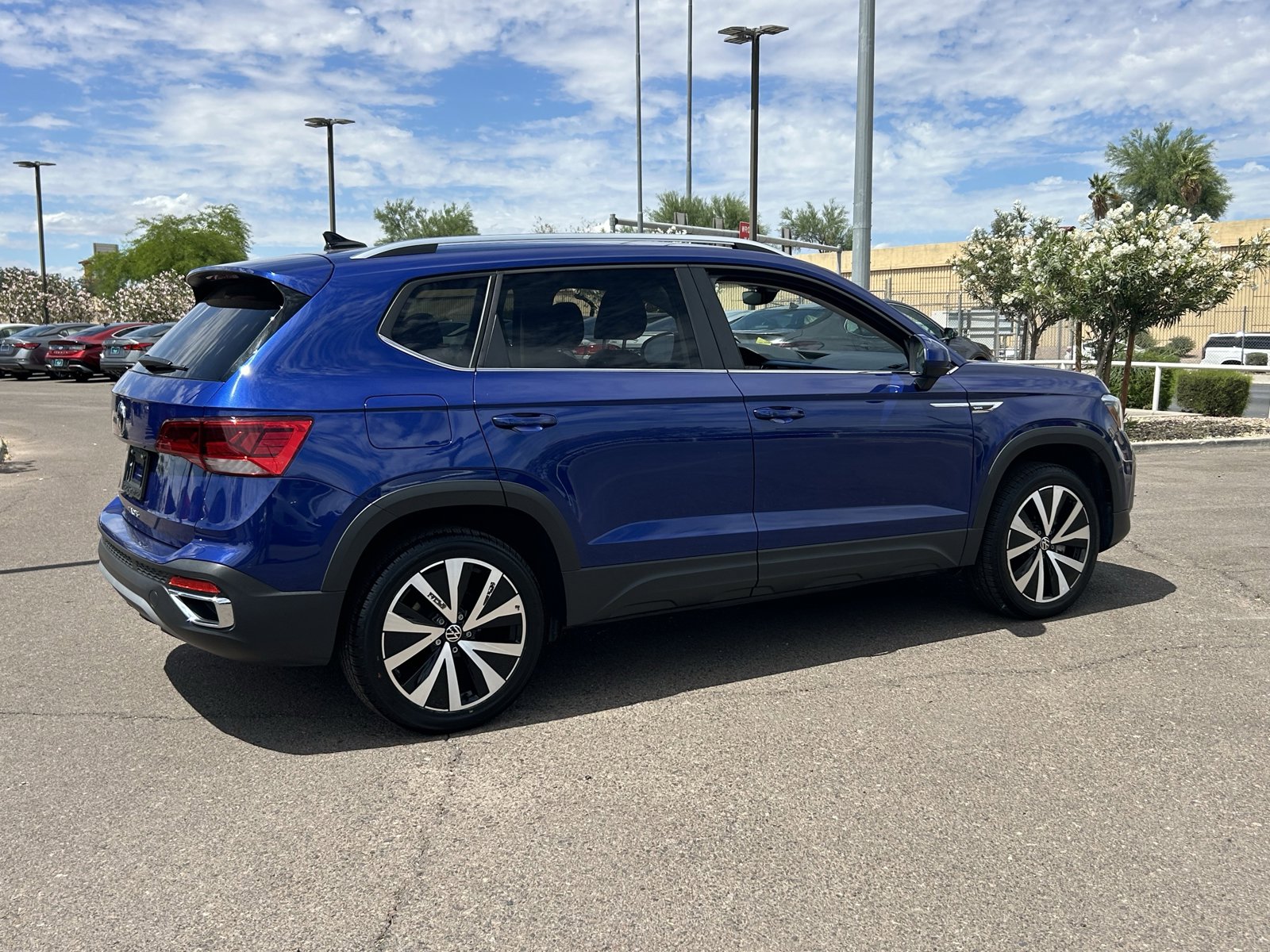 Used 2024 Volkswagen Taos SE image 5