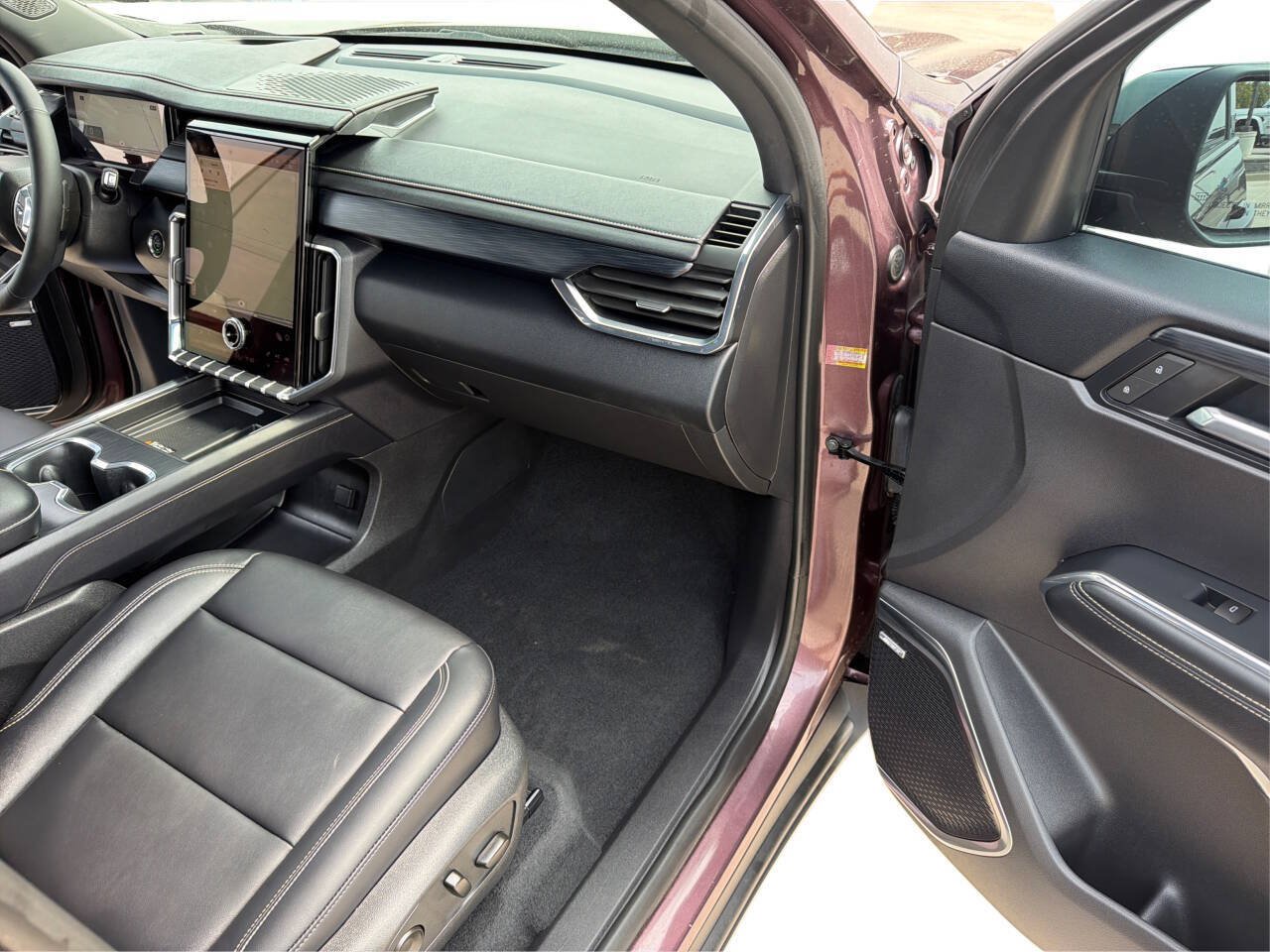 Used 2025 GMC Acadia Elevation w/ Elevation Premium Package AWD/4WD image 42