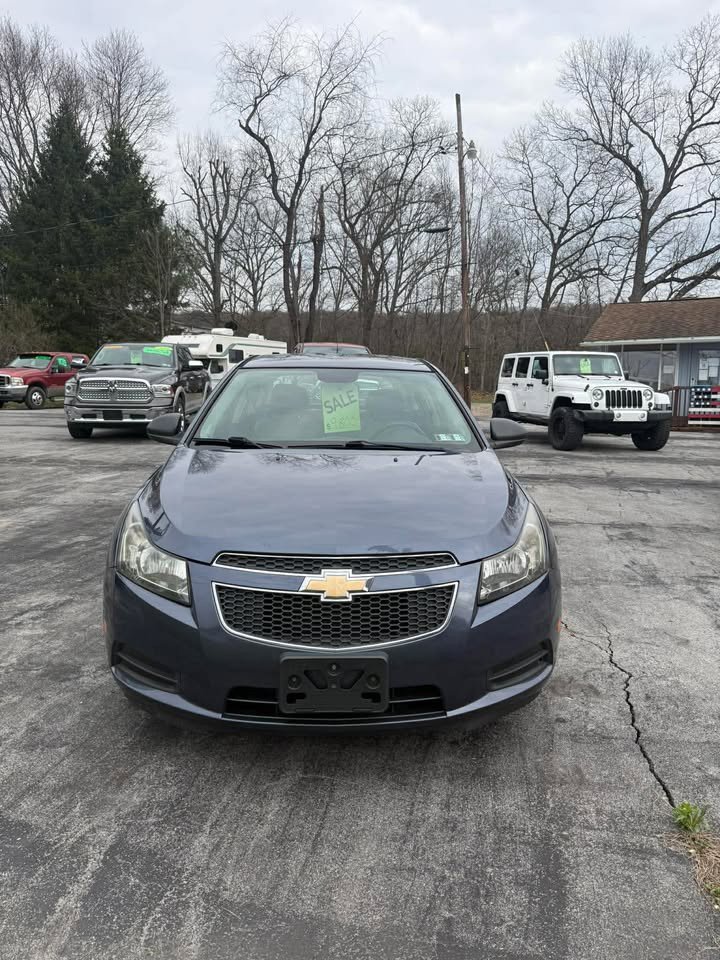 Used 2013 Chevrolet Cruze LS image 1