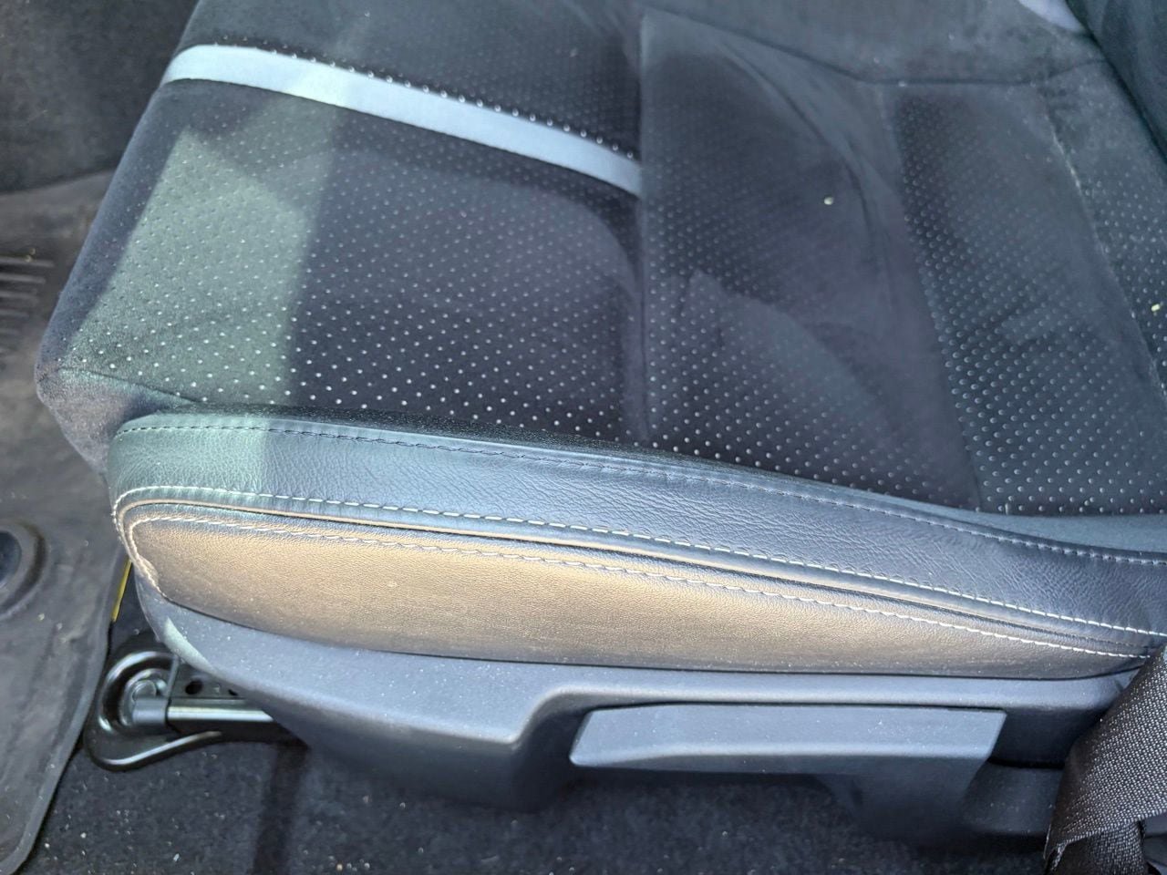 Used 2026 Toyota GR86 Premium w/ ALL Weather Mat Package (TMS) RWD image 5