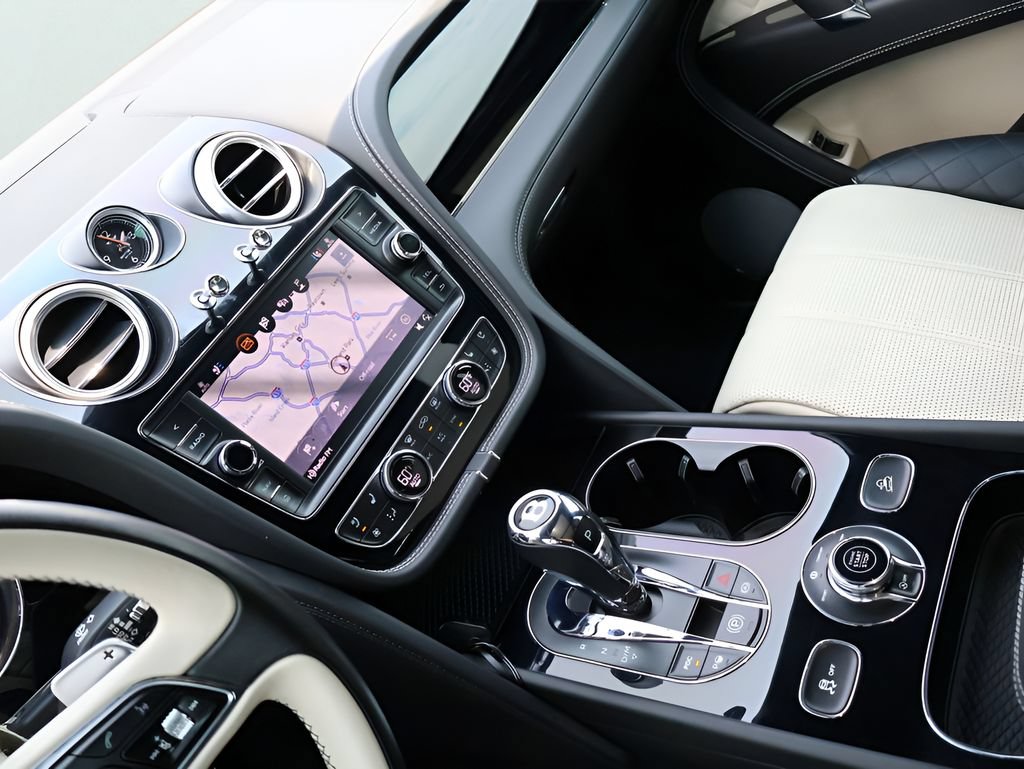 Used 2018 Bentley Bentayga AWD/4WD image 20