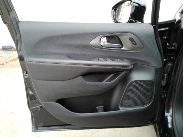 Used 2026 Chrysler Pacifica Select FWD image 13