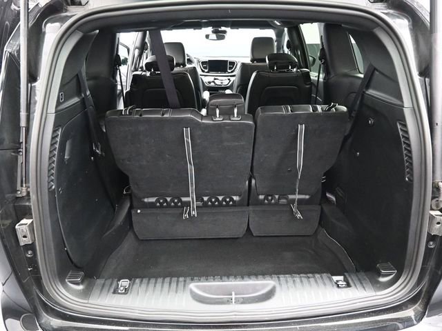 Used 2025 Chrysler Pacifica Select image 19