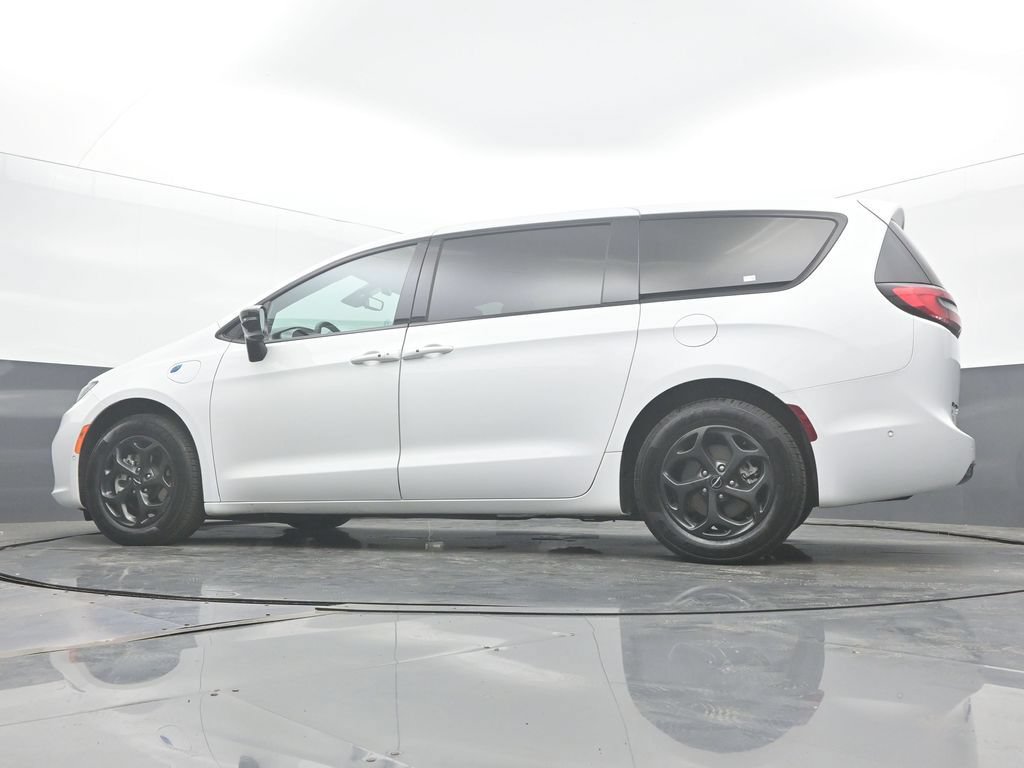 Used 2024 Chrysler Pacifica Limited FWD image 53