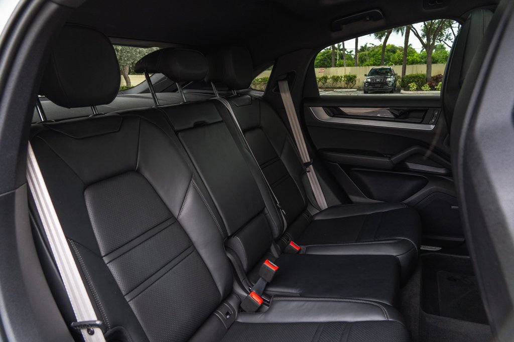 Used 2025 Porsche Cayenne Coupe AWD/4WD image 23