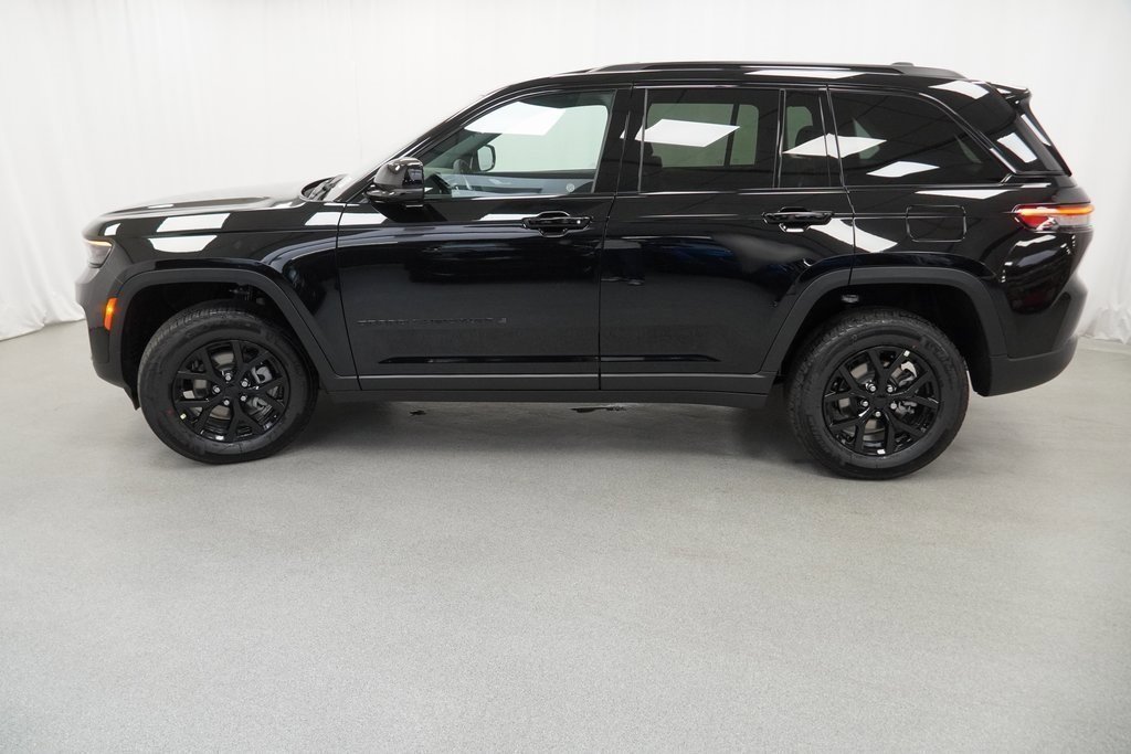 New 2025 Jeep Grand Cherokee Altitude image 14