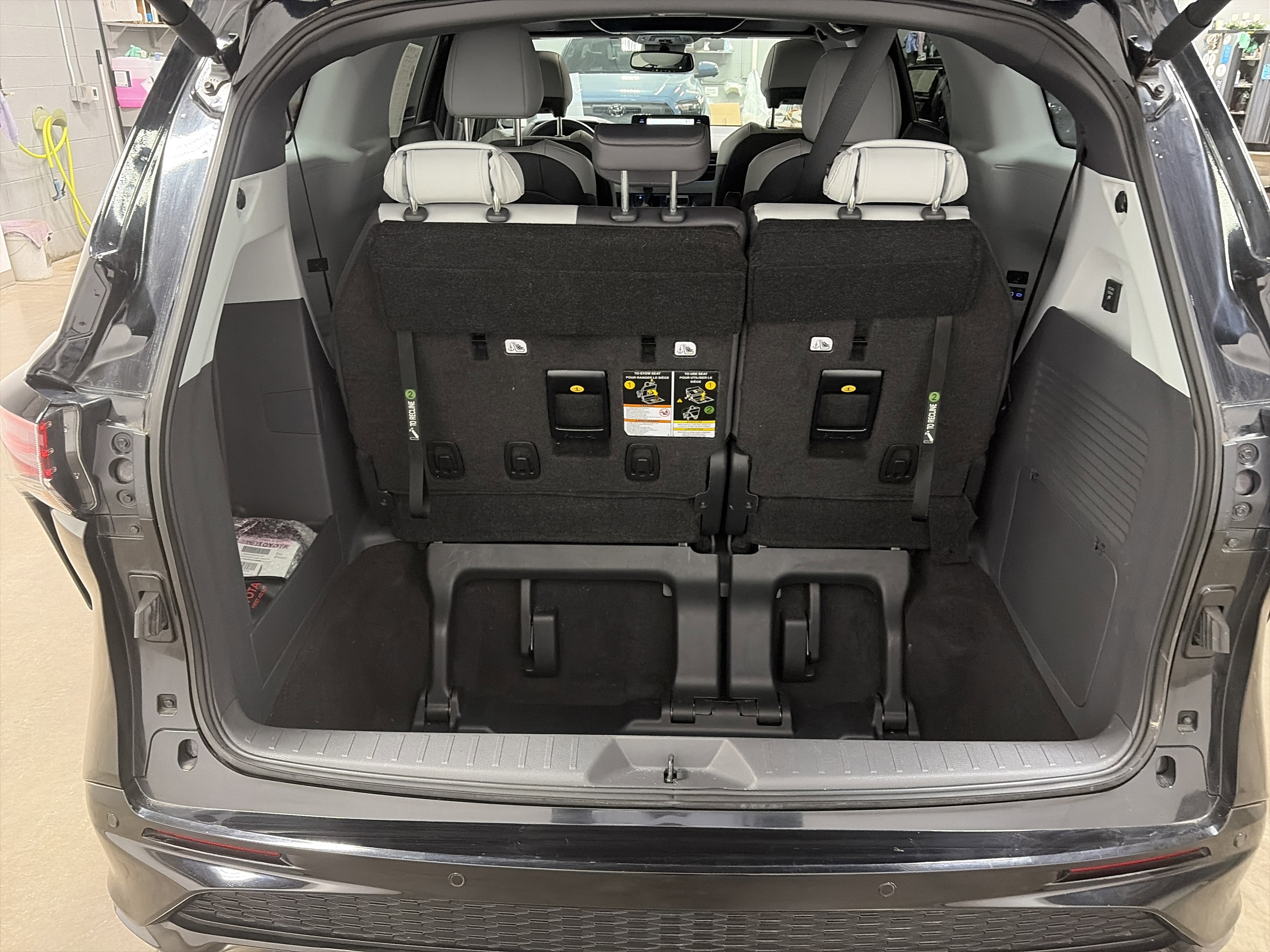 Used 2023 Toyota Sienna XSE w/ XSE Plus Package image 32