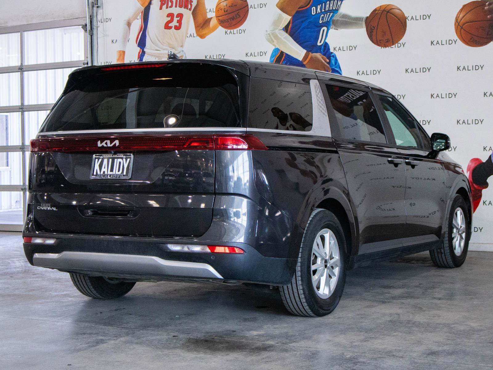 Used 2024 Kia Carnival LX image 24