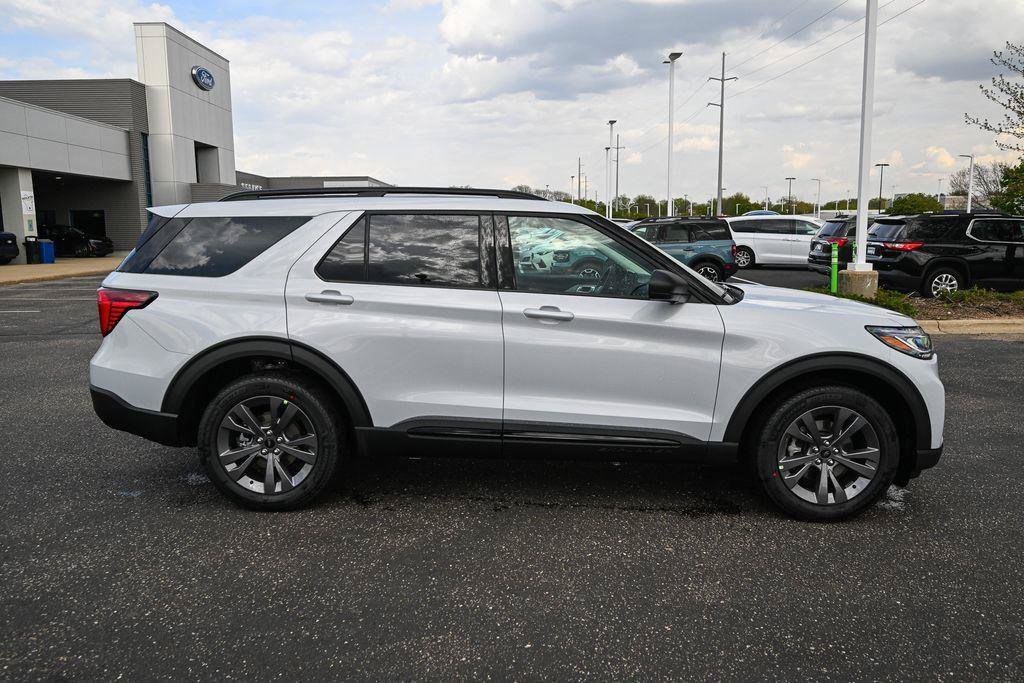 New 2026 Ford Explorer Active w/ Active Comfort Package AWD/4WD image 3