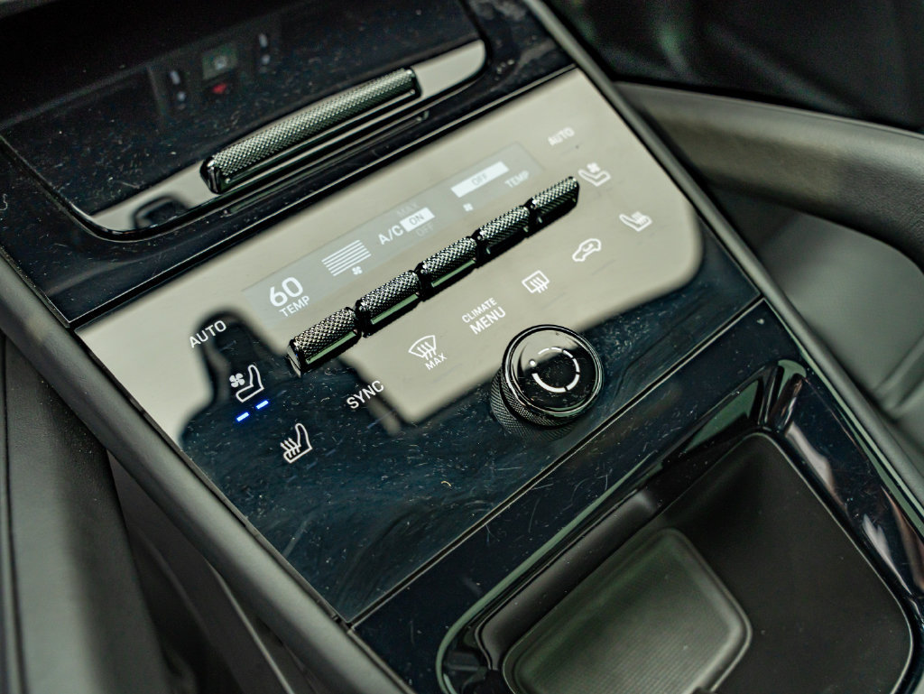 Certified 2025 Porsche Cayenne E-Hybrid Coupe AWD/4WD image 31