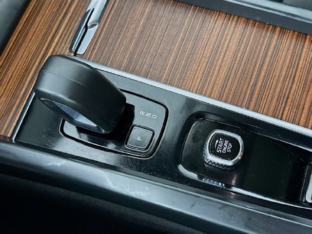 Used 2023 Volvo XC60 B5 Plus FWD image 19