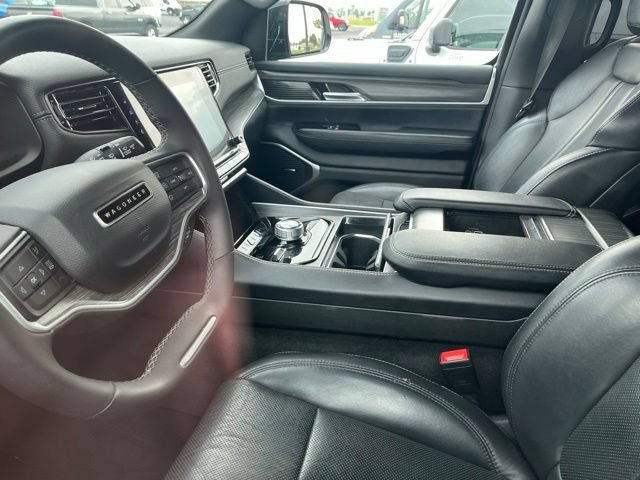 Used 2024 Jeep Wagoneer L Series II w/ Flexible Seating Group AWD/4WD image 8