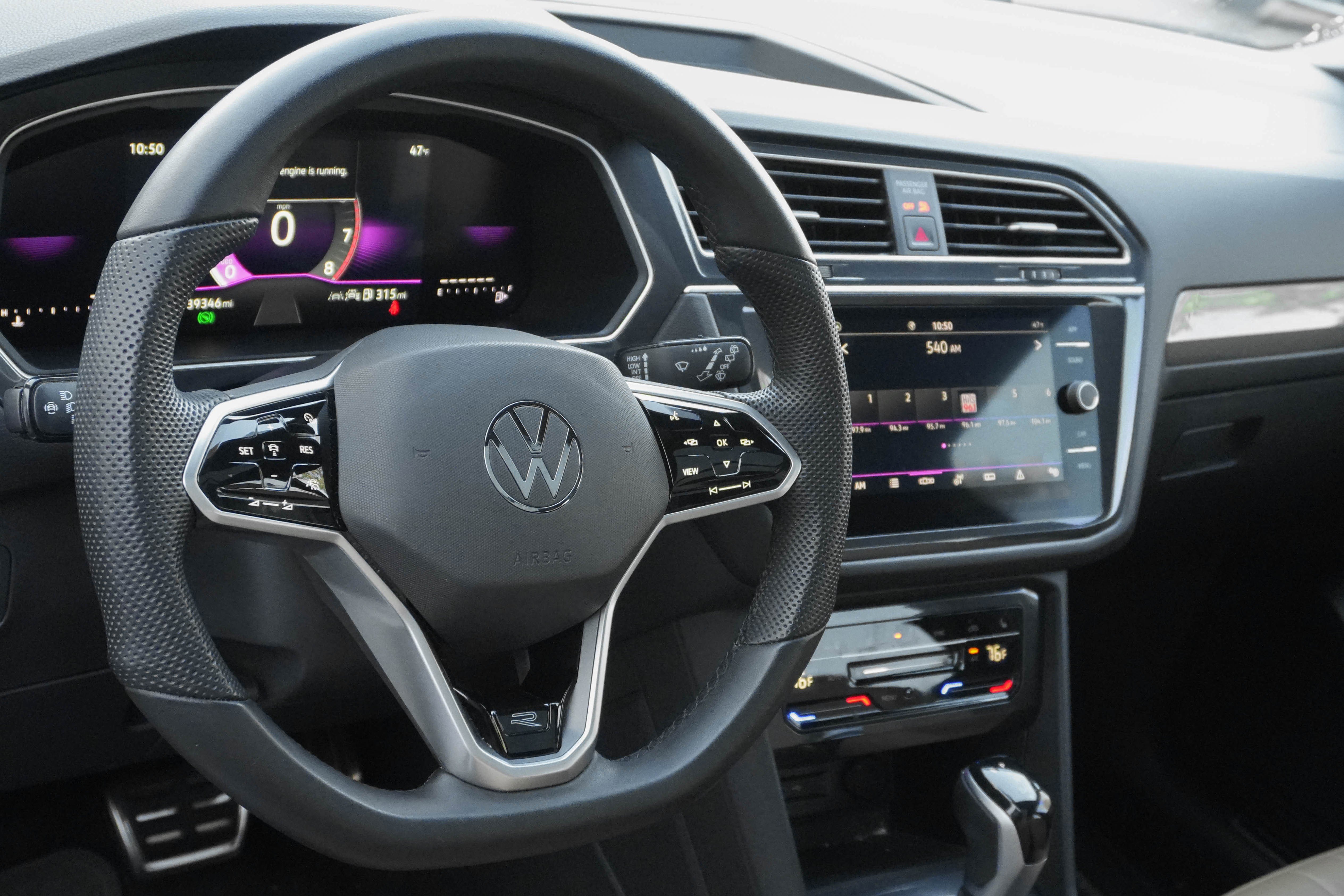 Used 2024 Volkswagen Tiguan SE R-Line image 5