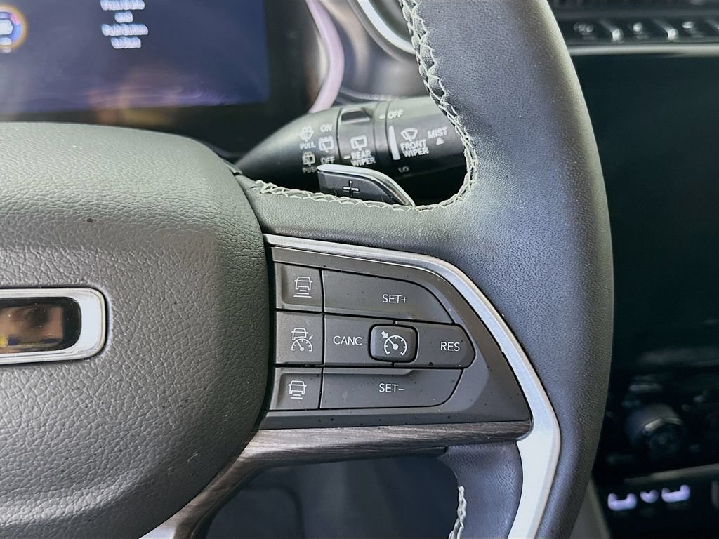 Used 2023 Jeep Grand Cherokee L Limited AWD/4WD image 27