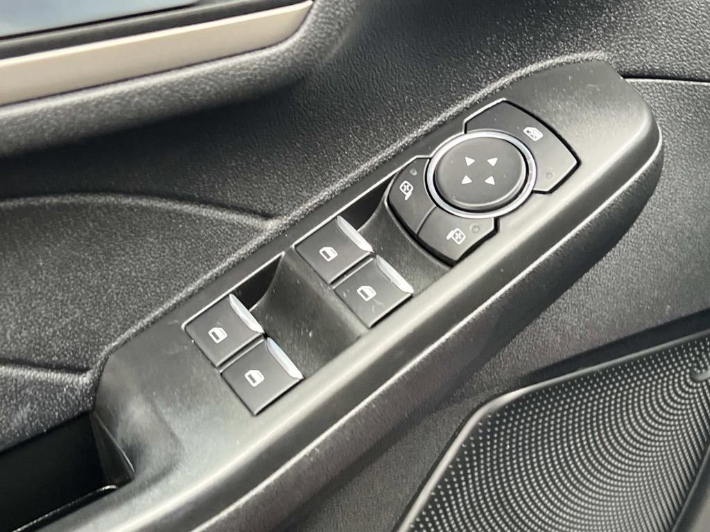 Used 2022 Ford Escape SEL w/ Class II Trailer Tow Package image 11