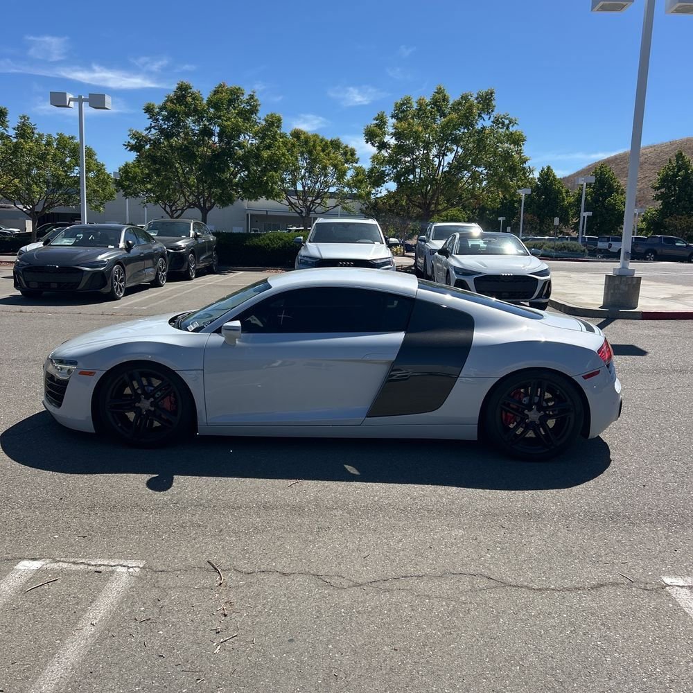 Used 2015 Audi R8 V8 w/ Extended Leather Package AWD/4WD image 4