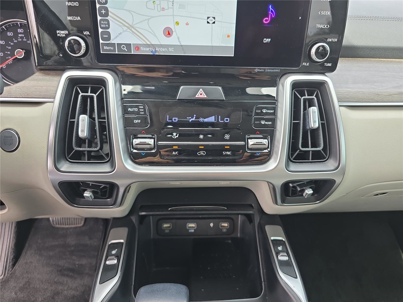 Used 2022 Kia Sorento EX w/ Panoramic Sunroof Package image 27
