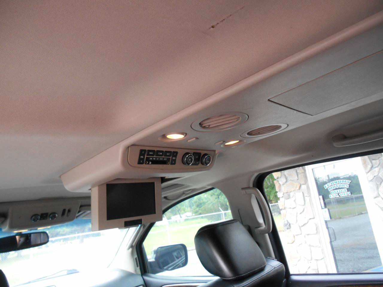 Used 2011 Nissan Armada Platinum w/ 2nd Row Captain Seat Pkg AWD/4WD image 9