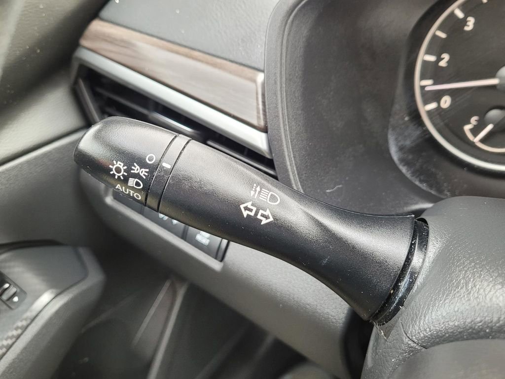 Used 2024 Nissan Altima 2.5 SV image 31