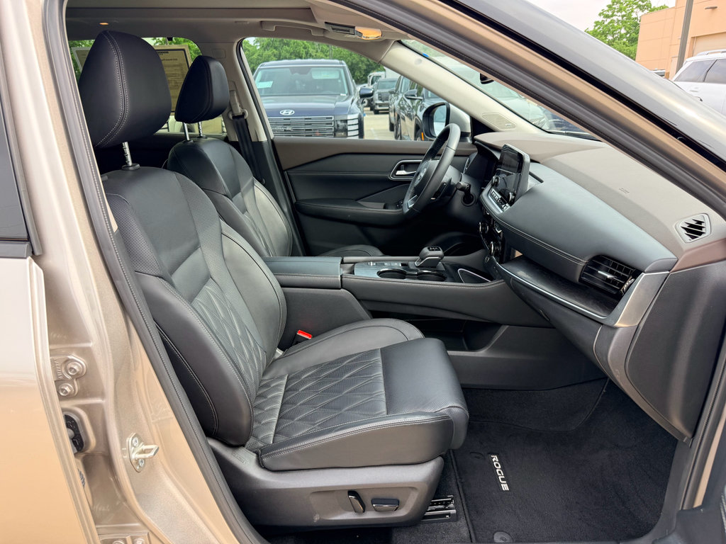 Used 2023 Nissan Rogue Platinum FWD image 12