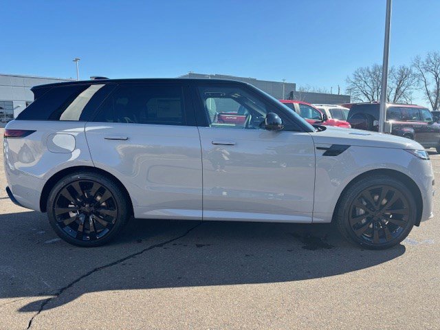 New 2026 Land Rover Range Rover Sport Dynamic SE image 4